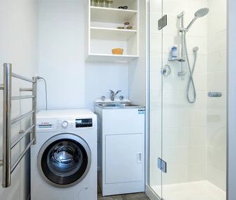 Top Floor Apartment - Unbeatable Location - Photo 6