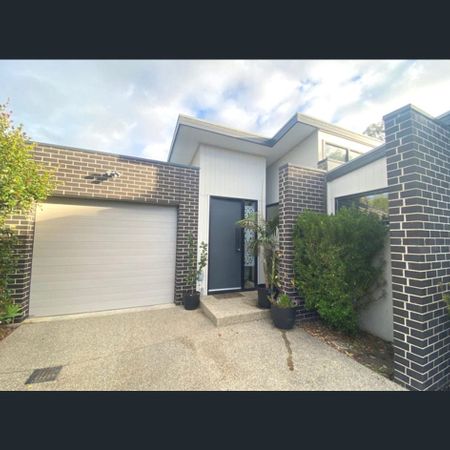 Single Level Townhouse - Photo 4