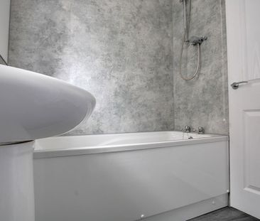 2 bedroom semi-detached house to rent - Photo 5