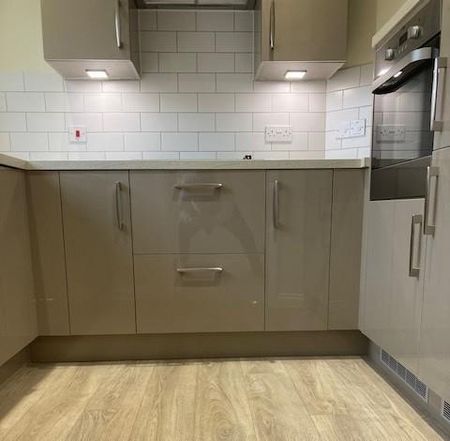 St Andrew’s Lodge, Chippenham, Wiltshire - Photo 5