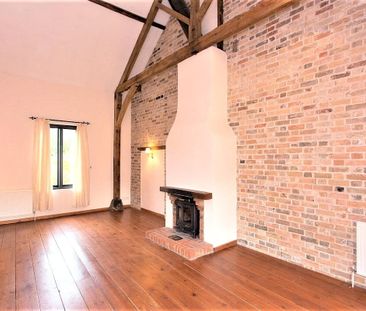 A well presented barn conversion with a wealth of character. - Photo 2