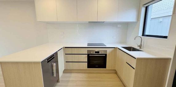 Brand-New Townhouse – Modern Style and Smart Design - Photo 2