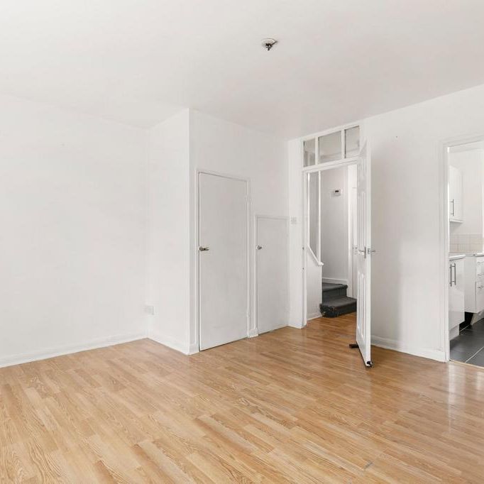 2 bedroom maisonette to rent - Photo 1