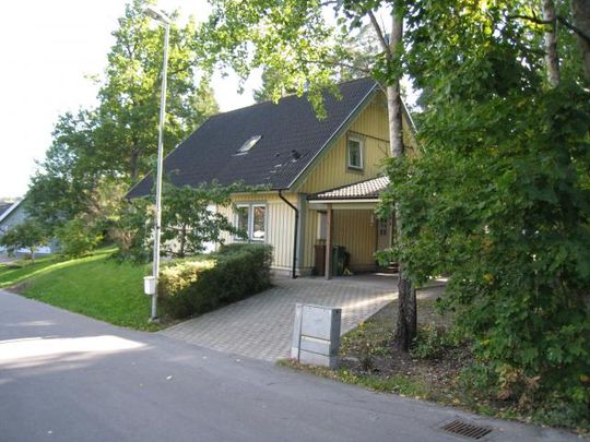 NYRENOVERAD VILLA VID EDSVIKEN - Photo 1