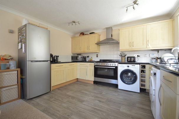 3 bedroom end of terrace house to rent - Photo 1