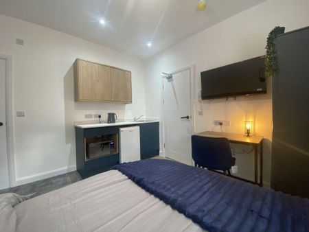 1 bedroom in a house share to rent - Photo 2
