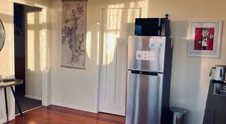 Furnished home in Lyall Bay SHORT TERM ONLY - Photo 3