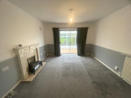 3 bedroom detached bungalow to rent - Photo 2