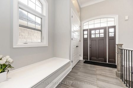 Detached Home For Lease | W9250779 - Photo 4