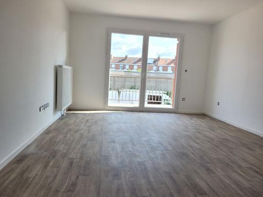 Location Appartement 1 pièce 45m² NEUVILLE EN FERRAIN 59960 - Photo 1