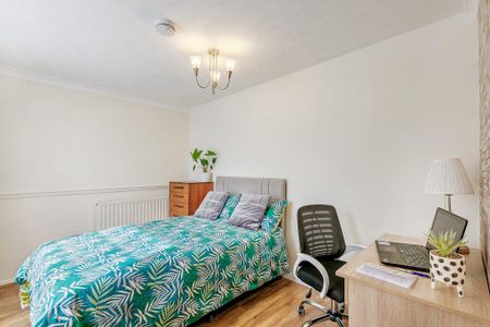 4 bedroom terraced house to rent - Photo 5