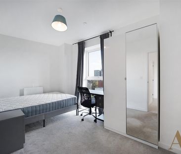 East Acton Lane, Acton - Photo 4