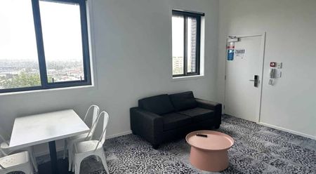 Fully Furnished 2-Bedroom Apartment for Rent in Avondale, Auckland - Photo 4