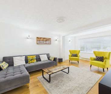 4 bedroom House in Oaktree Way, Sandhurst - Photo 2