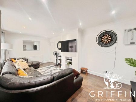 Chafford Way, Stifford Clays, Grays, RM16 - Photo 2