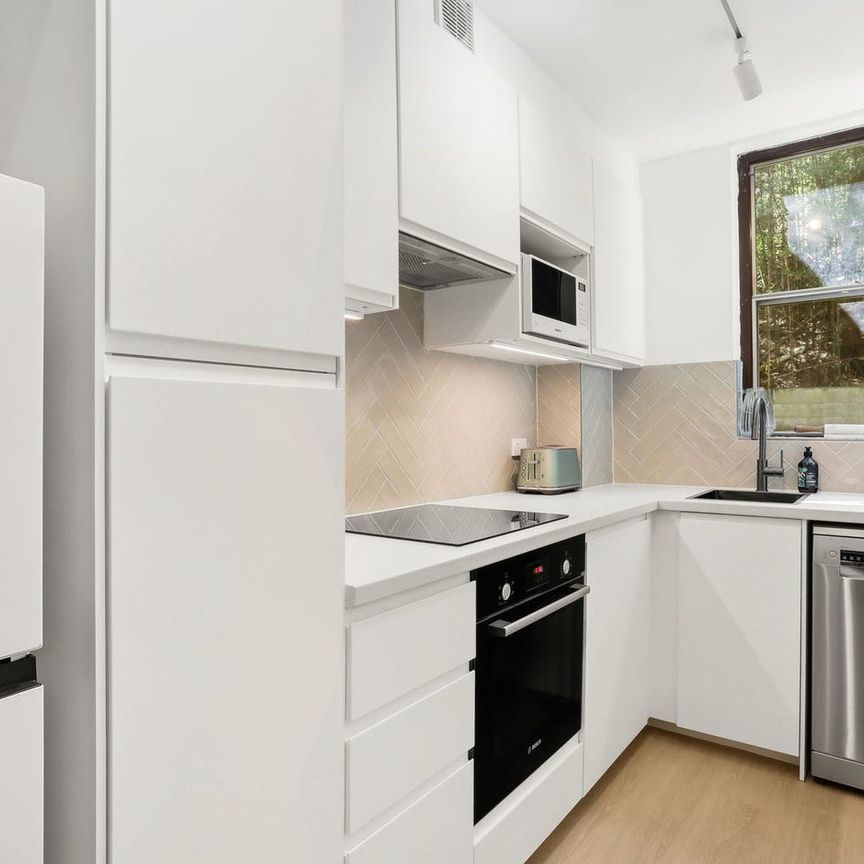 Fully Renovated Apartment In Prime Locale - Photo 1