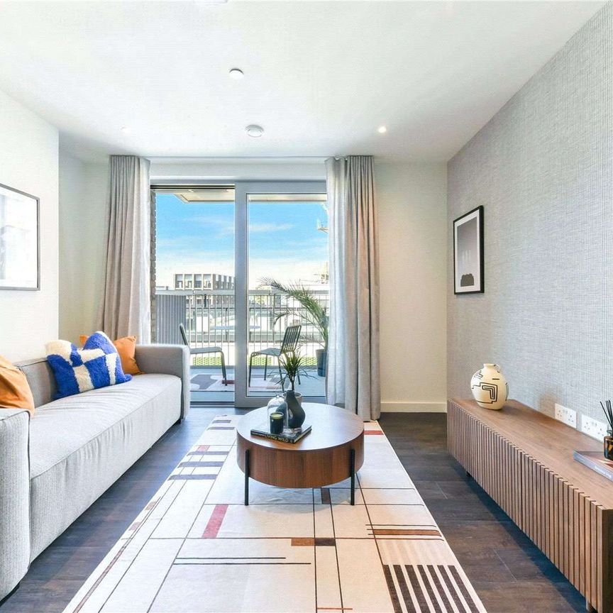 32 amenity spaces, including two rooftop swimming pools, rooftop terraces, sky-lounge bar, pet spa and games room. - Photo 1