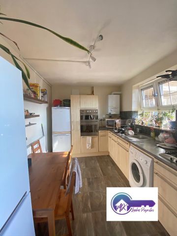 1 bedroom in a flat share to rent - Photo 4