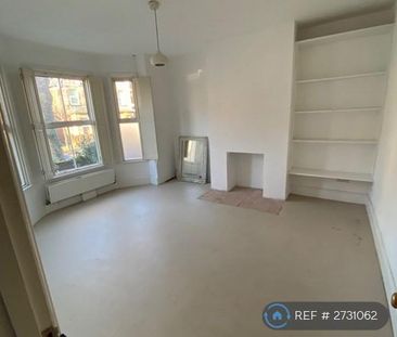 4 bedroom semi-detached house to rent - Photo 3