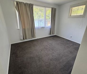 Tidy house ready for move - Photo 5