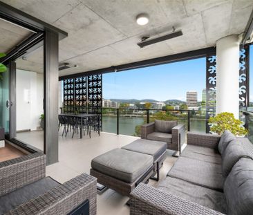 Fully Furnished River Front Two Bedroom Apartment with Two Car Parks - Photo 1
