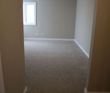 Property For Lease | X8490346 - Photo 5