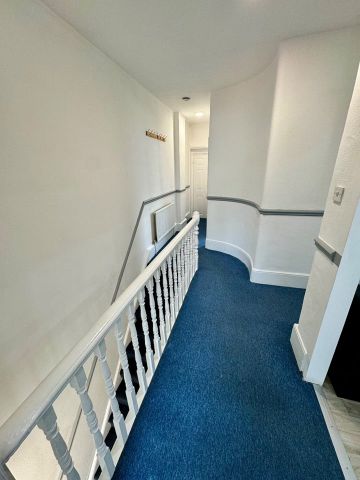 3 Bed Flat, Wellesley Road, IG1 - Photo 2