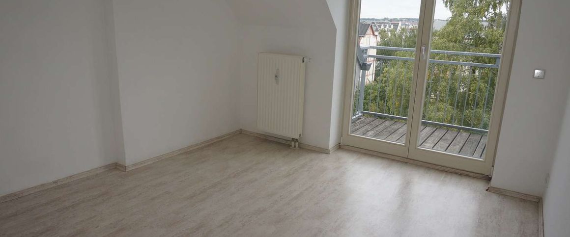 Dachgeschoss - Laminat - Balkon - Bad mit Dusche !! - Foto 1