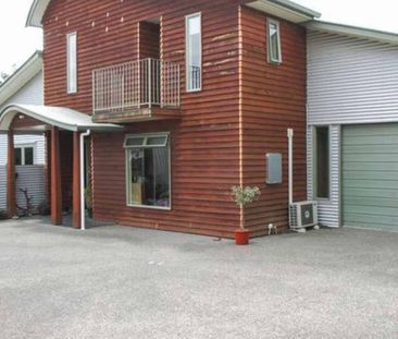 Stylish, Modern Home with Indoor-Outdoor Flow - Photo 4