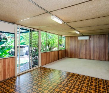 Family Home with a Pool - Photo 4