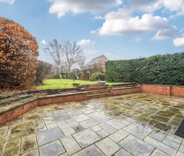 4 bedroom detached house to rent - Photo 2