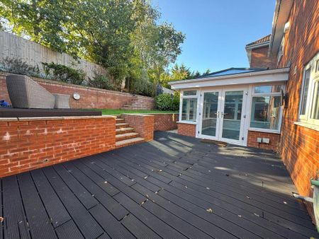 4 bedroom detached house to rent - Photo 2