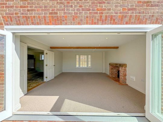 4 bedroom detached house to rent - Photo 1