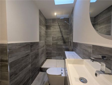 A lovely modern one bedroom flat close to the train station and city centre - Photo 5