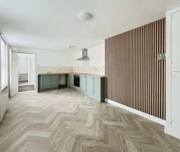 2 bedroom Flat To Let - Photo 2