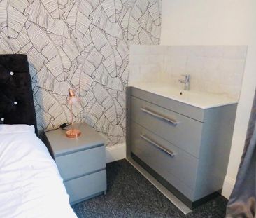 152 North Road East - Photo 4