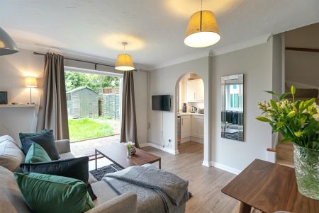 1 Bed, House - Photo 2