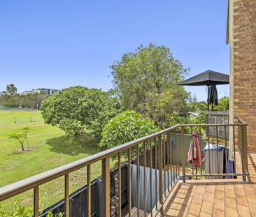 TWO LEVEL TOWNHOUSE - WALK TO BEACH! - Photo 6