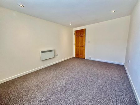 2 bedroom Flat To Let - Photo 3