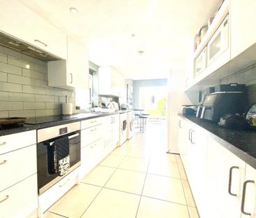 1 bedroom in a house share to rent - Photo 3