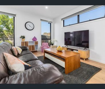 Stylish Coastal Townhouse - Just 300m to the Beach - Photo 2