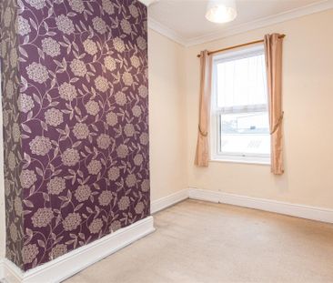 2 bed House - Mid Terrace To Let - Photo 3