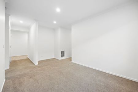 SPACIOUS FAMILY HOME IN SOUGHT AFTER LOCATION - Photo 2