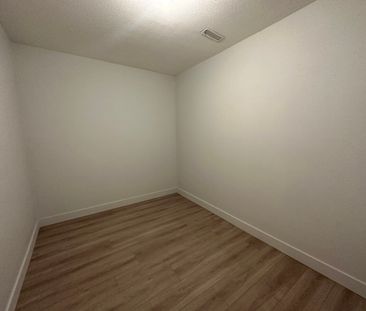 Upper Suit in 4plex - Photo 4