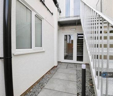 1 bedroom flat to rent - Photo 6