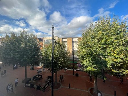 1 Bed Flat, Broad Street, RG1 - Photo 2