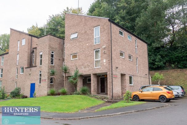 Frizley Gardens Frizinghall, Bradford, Yorkshire, BD9 4LY - Photo 1