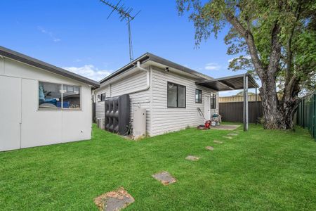 Charming 2-Bedroom Granny Flat in Smithfield - Photo 2