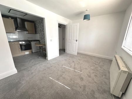 2 bedroom Flat To Let - Photo 2