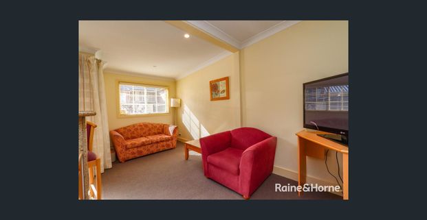 Fully Furnished Semi - Available Now!!! - Photo 1